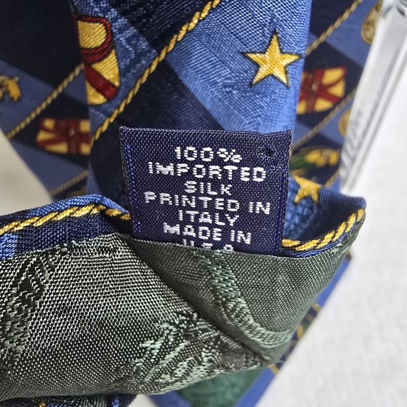 Tommy Hilfiger Fishing Themed Tie Blue Gold And Red Imported Silk Mens - Picture 7 of 7